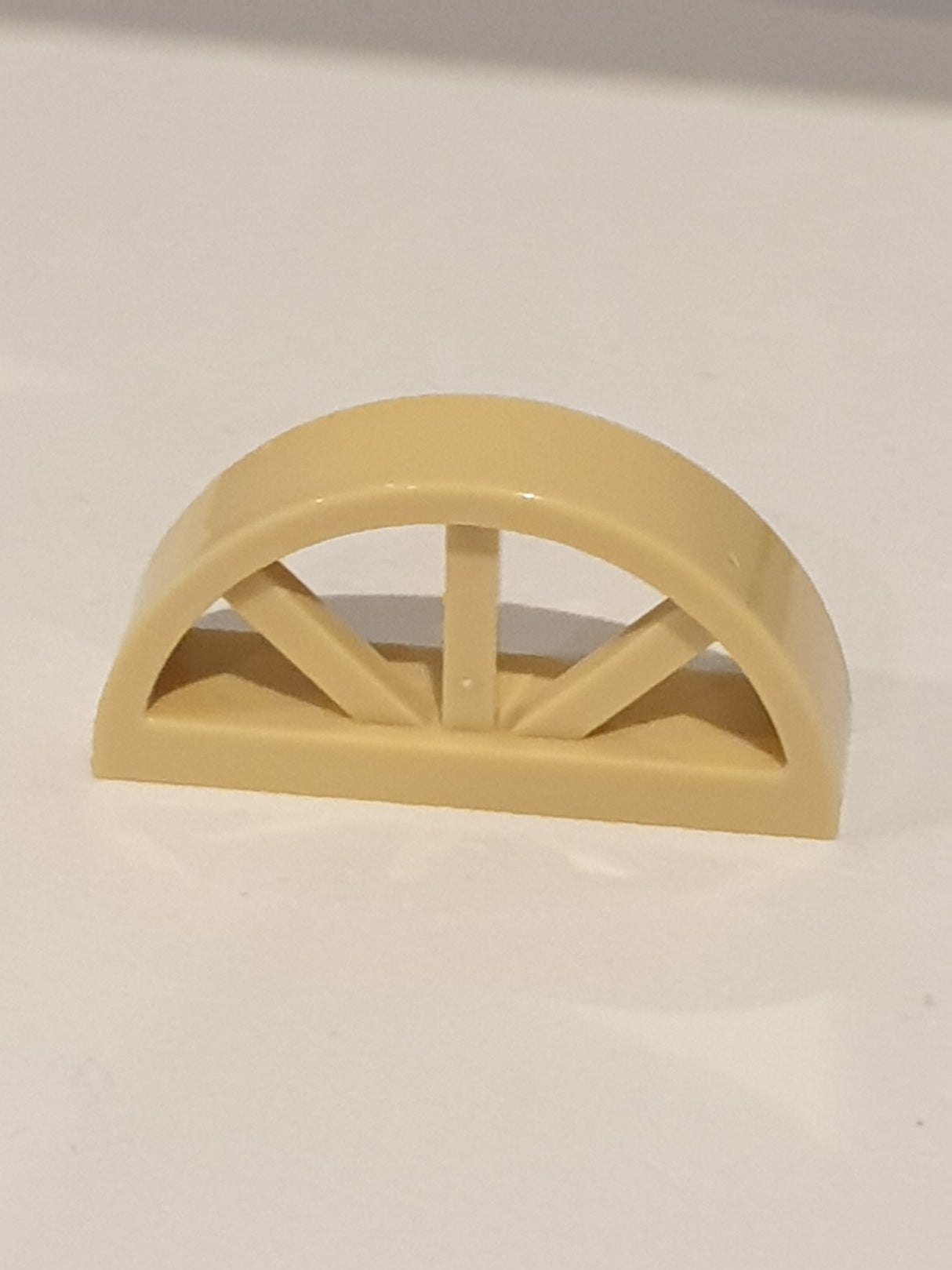 1x4x1 2/3 Fenster mit Speichen, abgerundete Oberseite beige tan