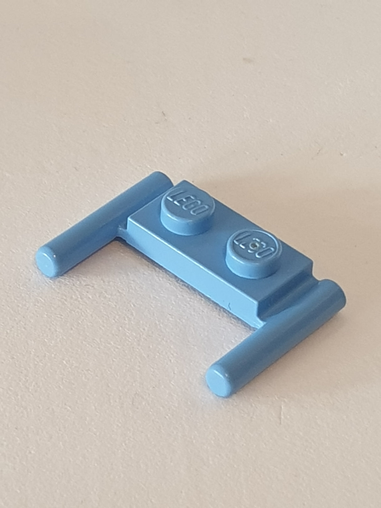 1x2 modifizierte Platte mit Doppelgriff gerade Enden mittelblau