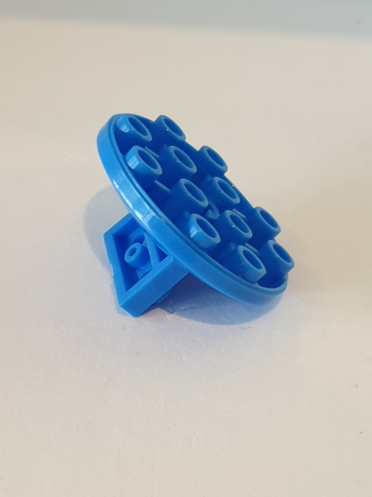1x2 modifizierte Platte mit 4x4 Scheibe 90° blau