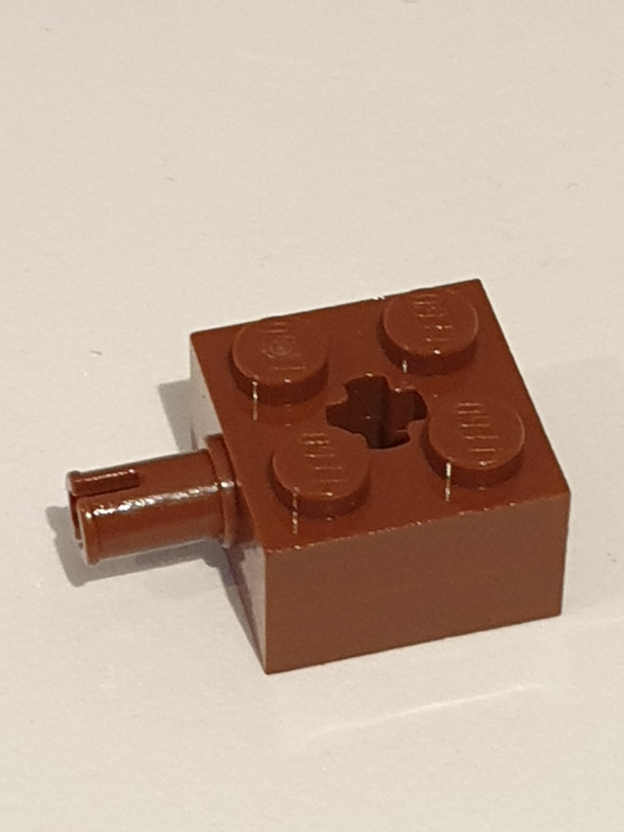 2x2 modifizierter Stein mit Pin und Achsenloch neubraun reddish brown