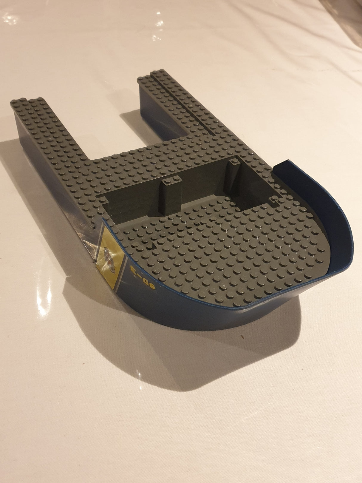 40x20x7 Boot Hull Giant Bow komplett montiert, Innenteil beklebt neudunkelgrau