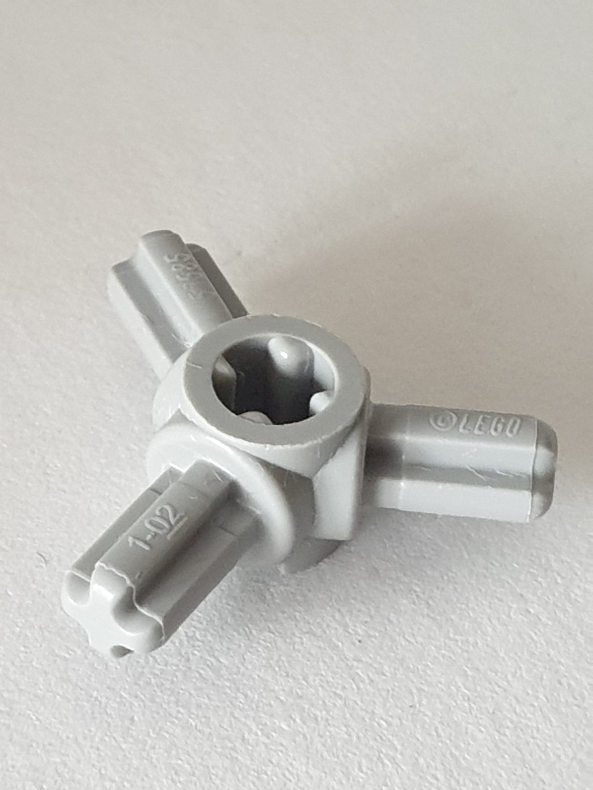 Technik Achs- Pinverbinder Hub mit 3 Achsen neuhellgrau