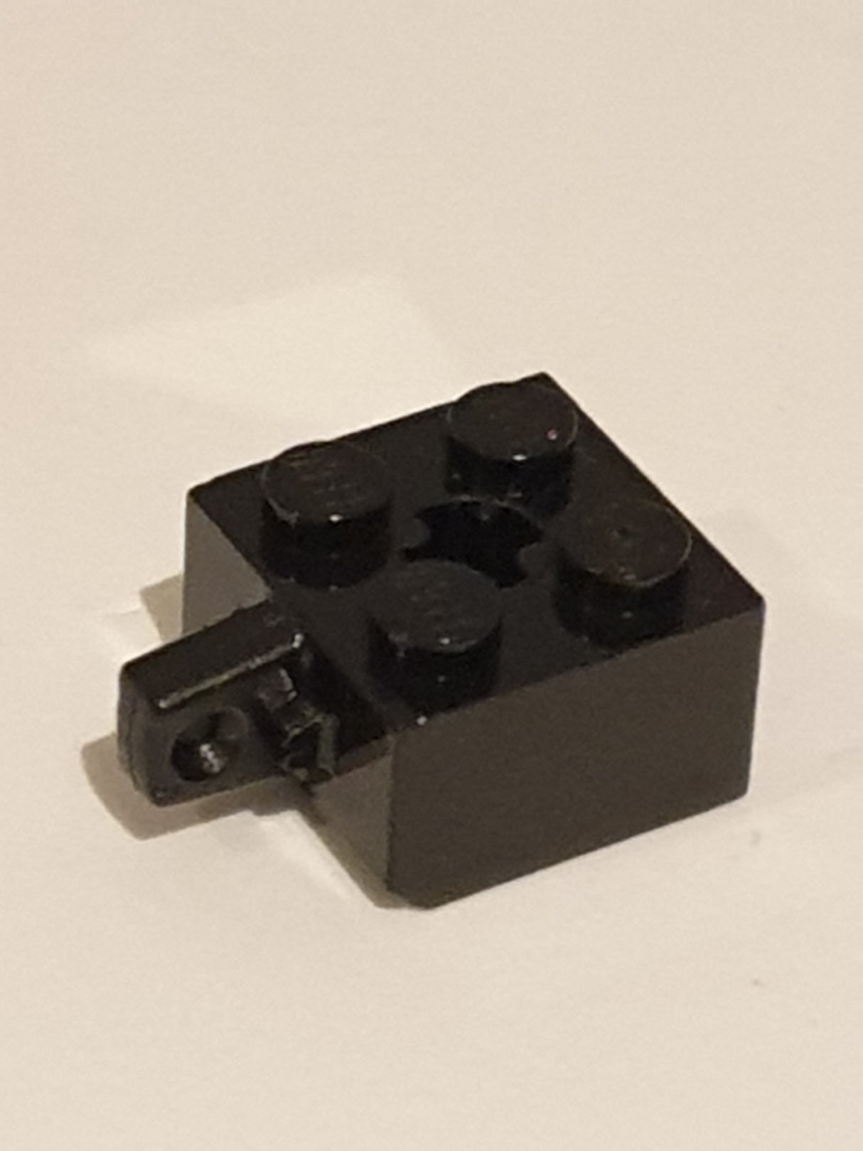 2x2 Scharnierstein mit 1 Fingern Kreuzloch x Achsloch schwarz black