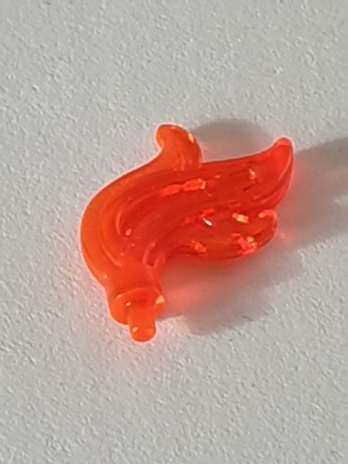 Helmschmuck mit 3 Federn, Flamme, Wasser transparent neonorange