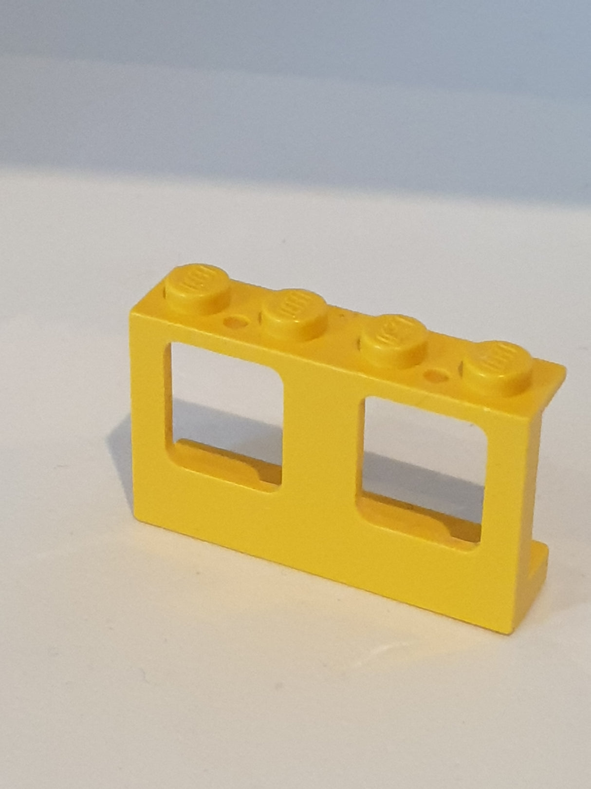 1x4x2 Flugzeugfenster doppelt classic (2 Löcher) gelb