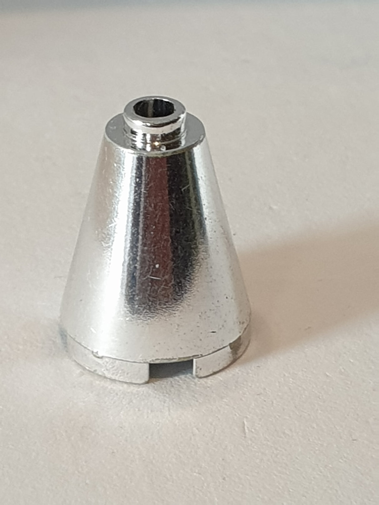 2x2x2 Runder Kegel offene Noppe chromsilber silbermetallic