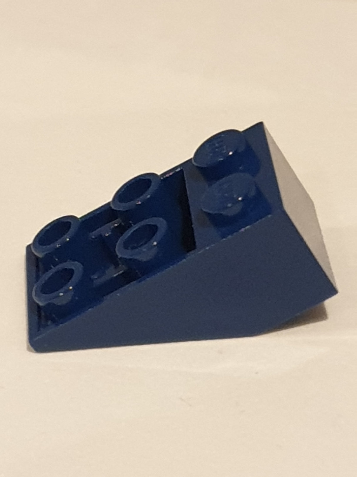 2x3 Invertstein 25° mit Verbindung zwischen den Noppen dunkelblau