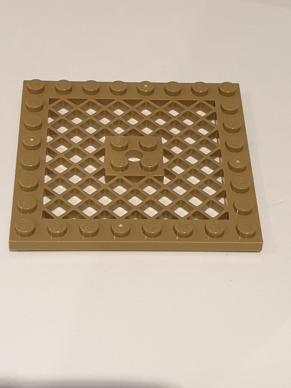 8x8 modifizierte Platte mit Gitter und Loch in Mitte dunkelbeige dark tan