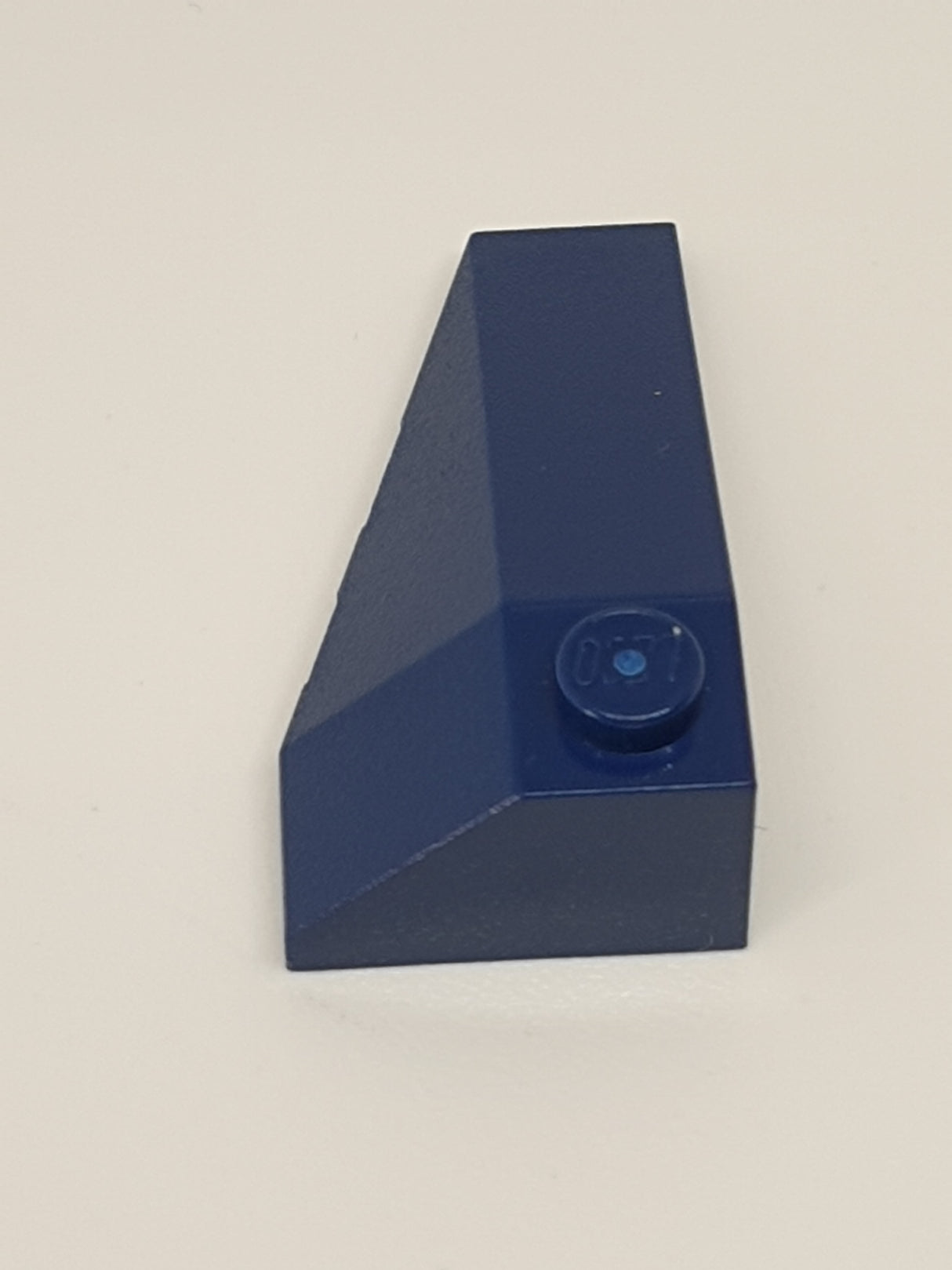 4x2 Keilstein links dunkelblau