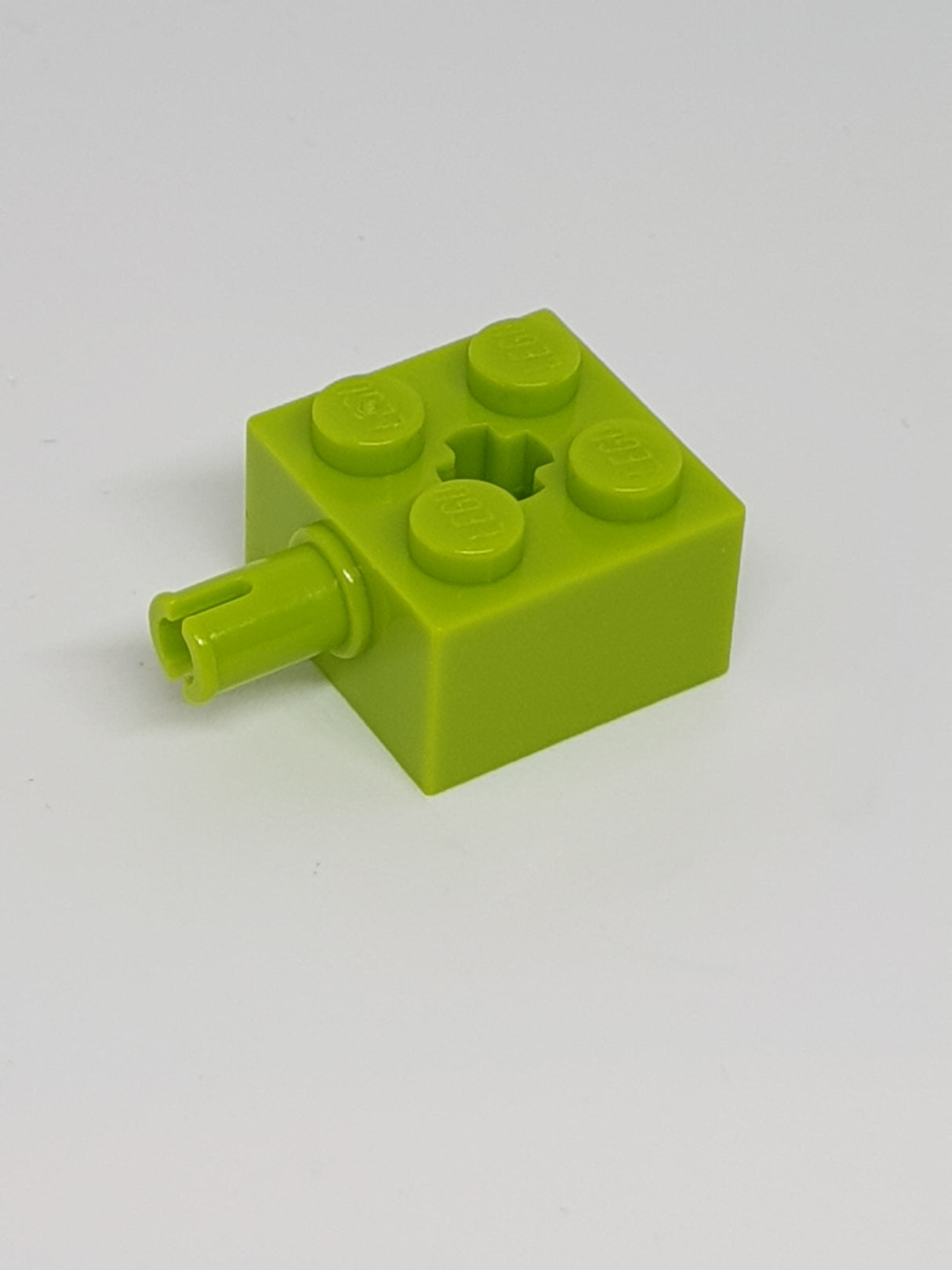 2x2 modifizierter Stein mit Pin und Achsenloch lindgrün