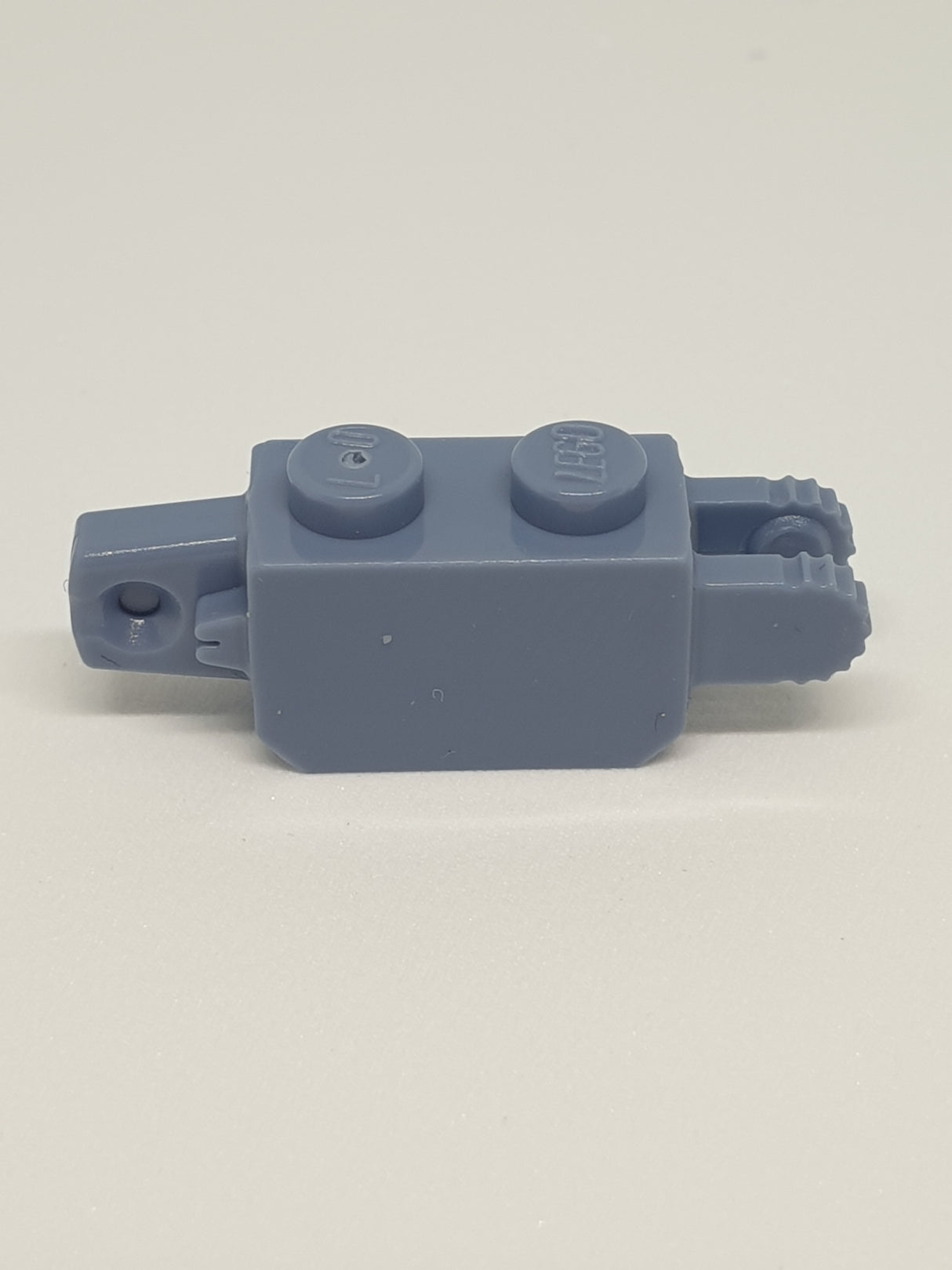 1x2 Scharnierstein Finger an beiden Enden mit 7/9 Zähnen sandblau