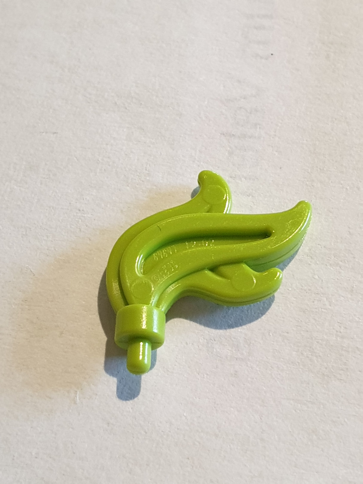 Helmschmuck mit 3 Federn, Flamme, Wasser lindgrün