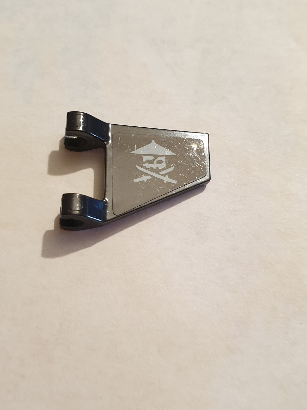 2x2 Fahne Flagge Banner Trapez mit 2 Clips beklebt with White Ninja Skull with Crossed Swords Pattern on Both Sides (Stickers) - Sets 70593 / 70602