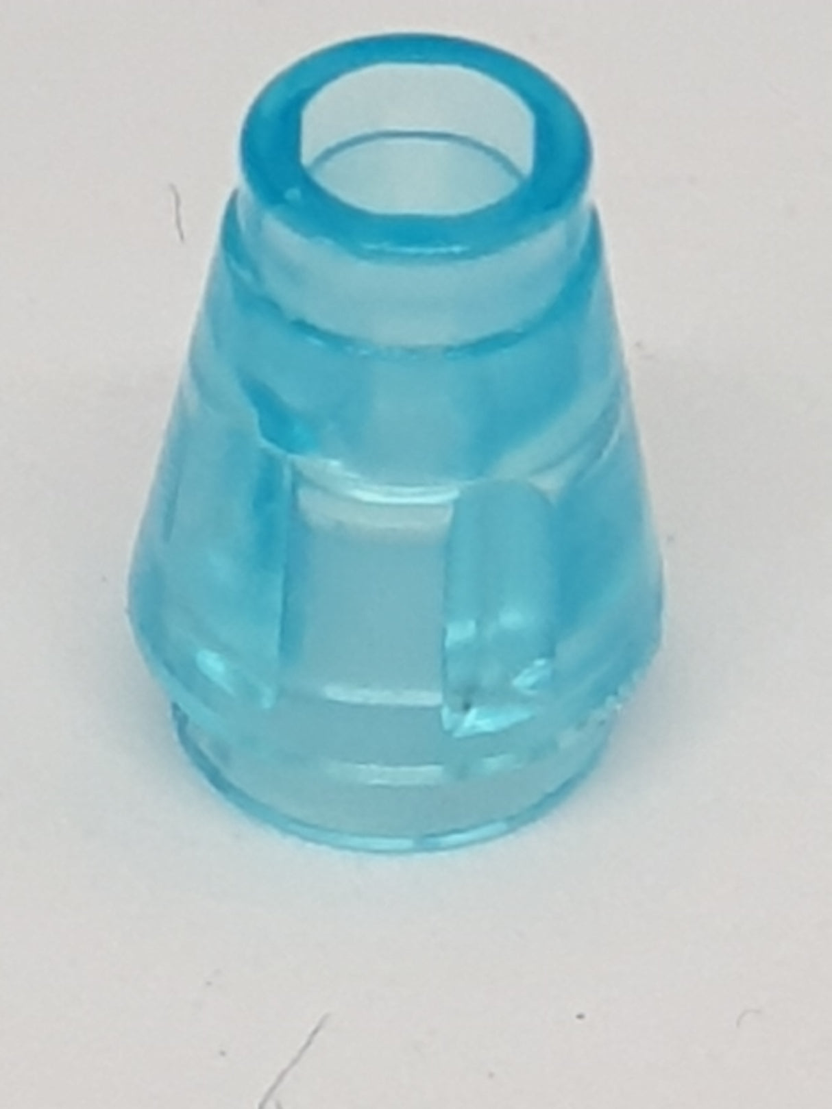 1x1 Kegel mit Rand/Nut transparent azur