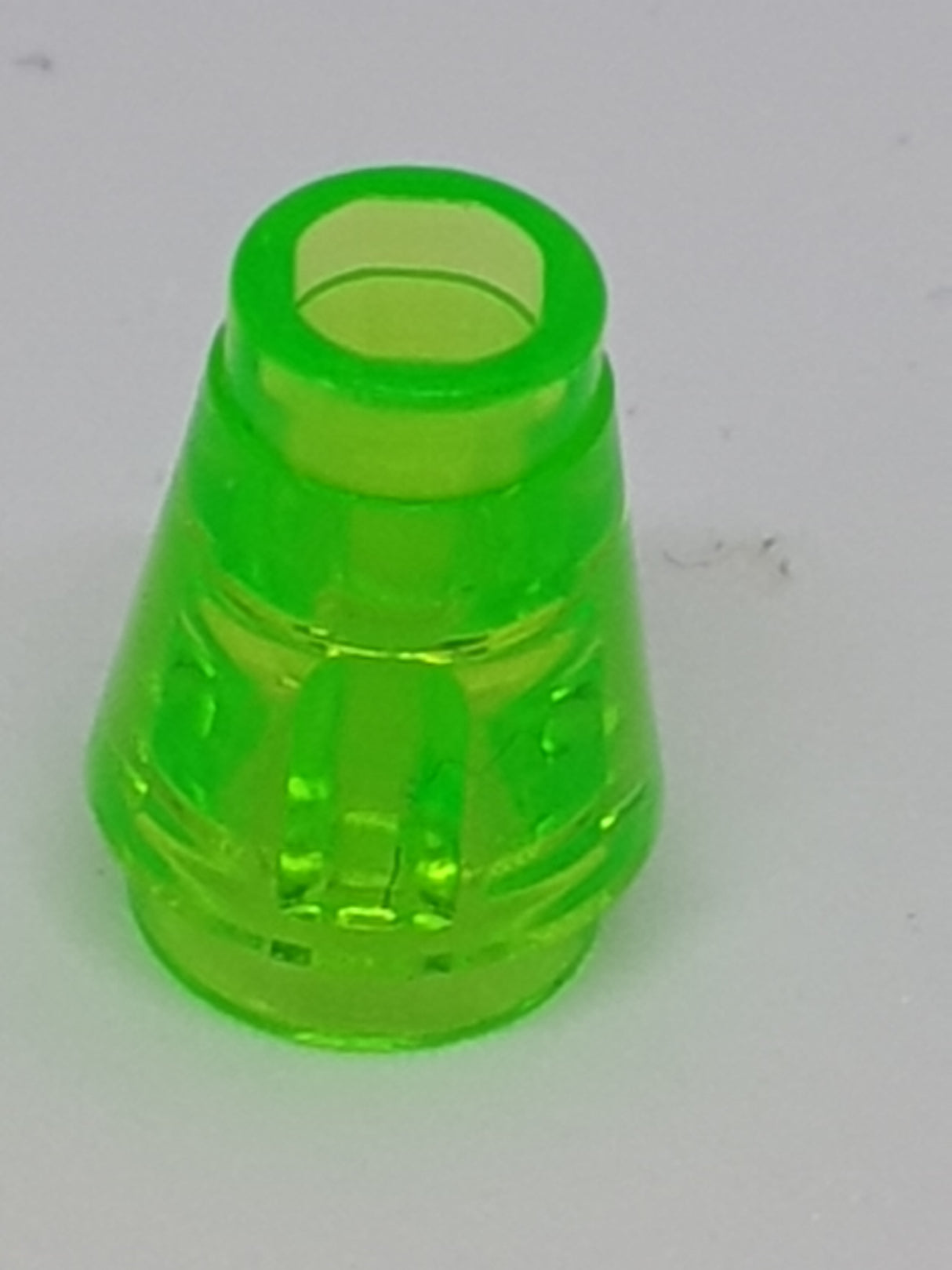 1x1 Kegel mit Rand/Nut transparent trans Bright green