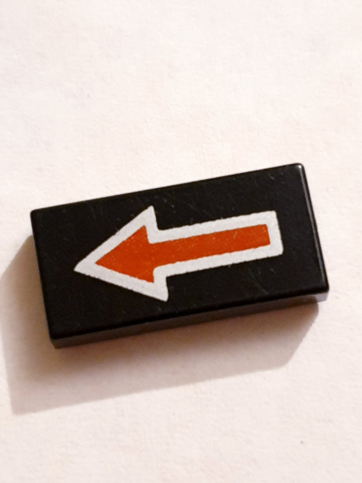 1x2 Fliese bedruckt with Arrow Long Red with Silver Border Pattern