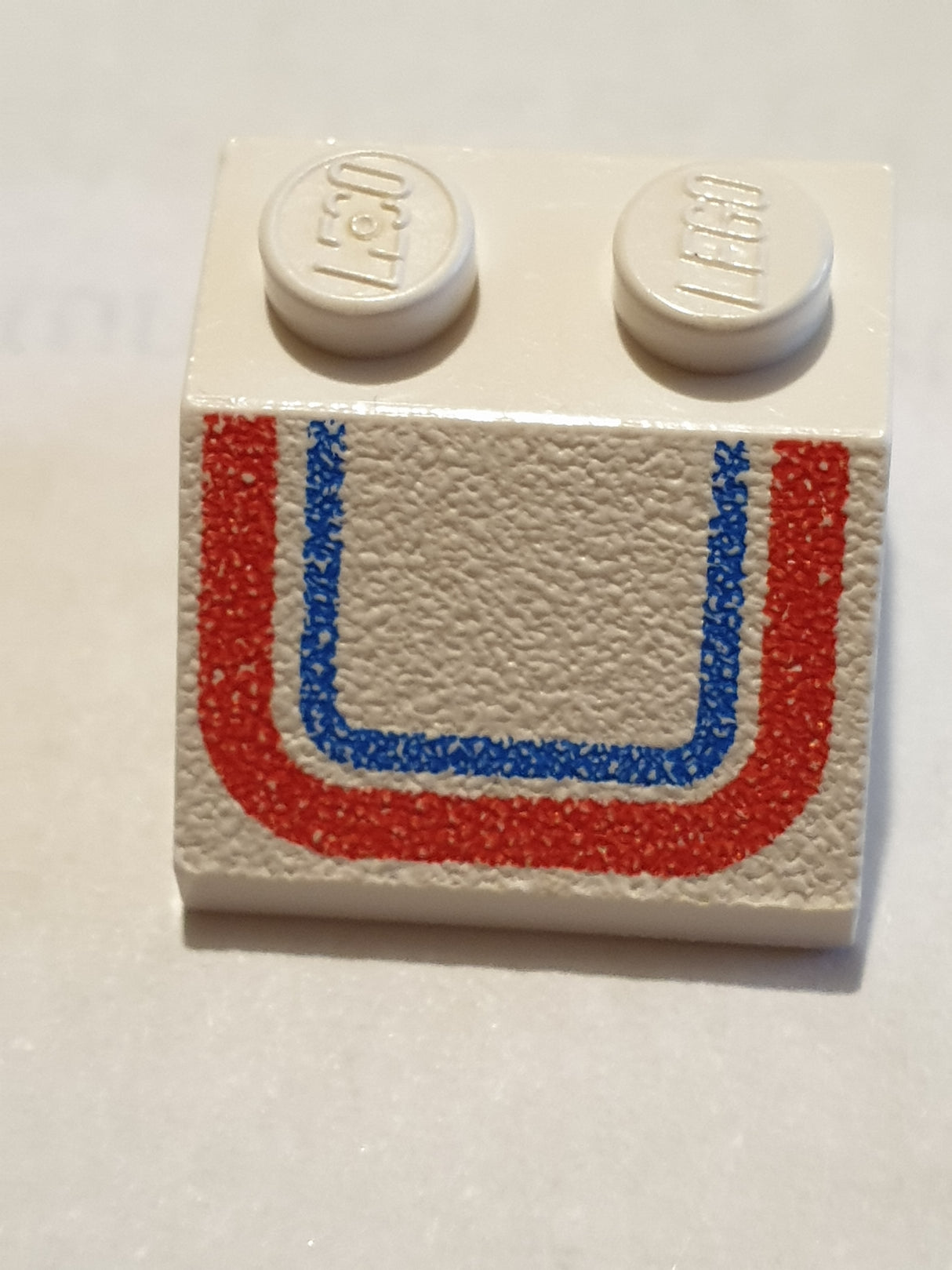 2x2 Dachstein 45° bedruckt with Red and Blue 'U' Stripe Pattern weiß white