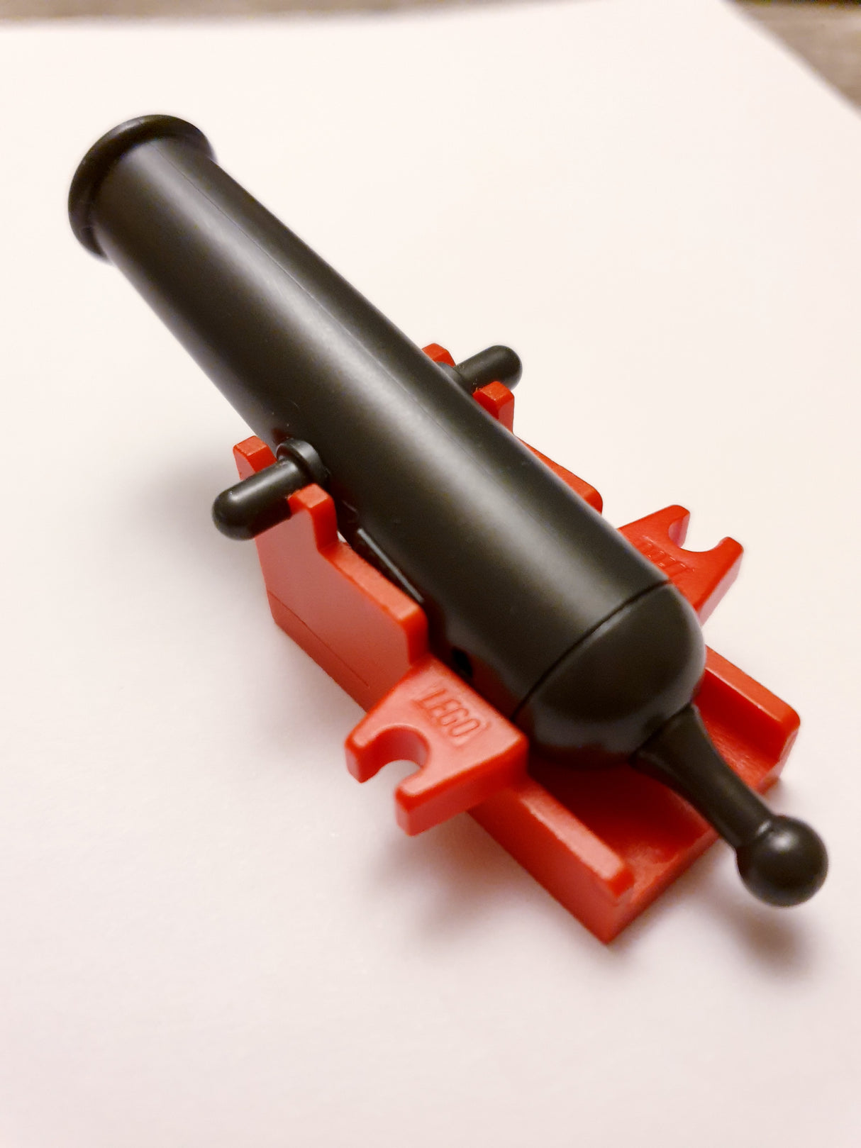 Kanone mit Halterung zum Schießen von Rundsteinen 1x1, titan / rot