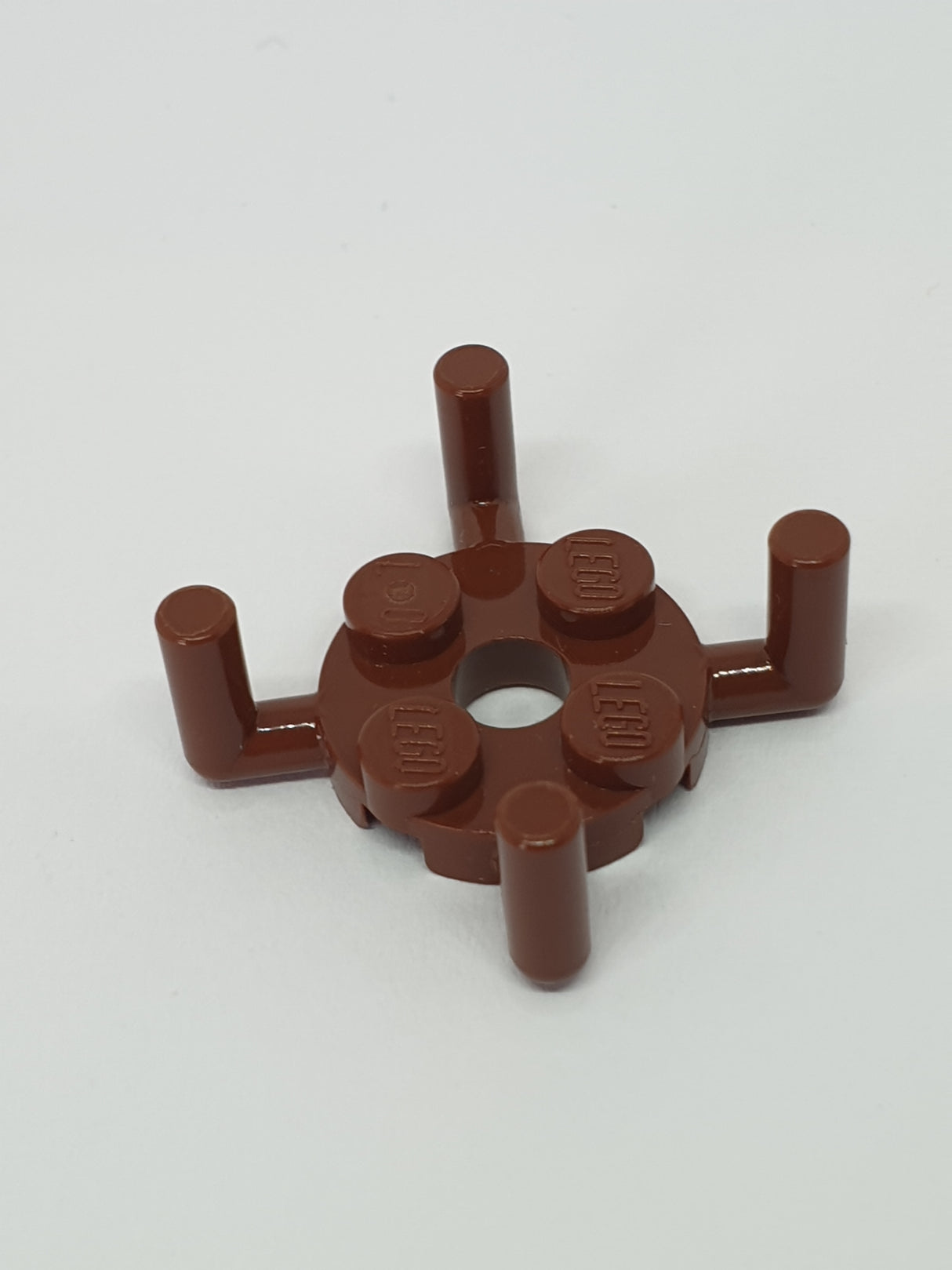 2x2 Rundplatte mit Pinloch und 4 Armen nach oben neubraun reddish brown
