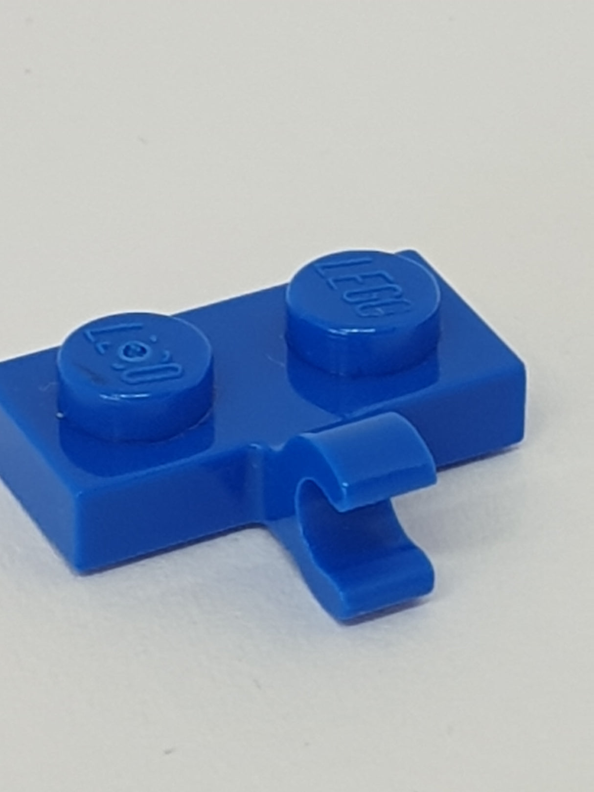 1x2 modifizierte Platte mit Clip seitlich blau