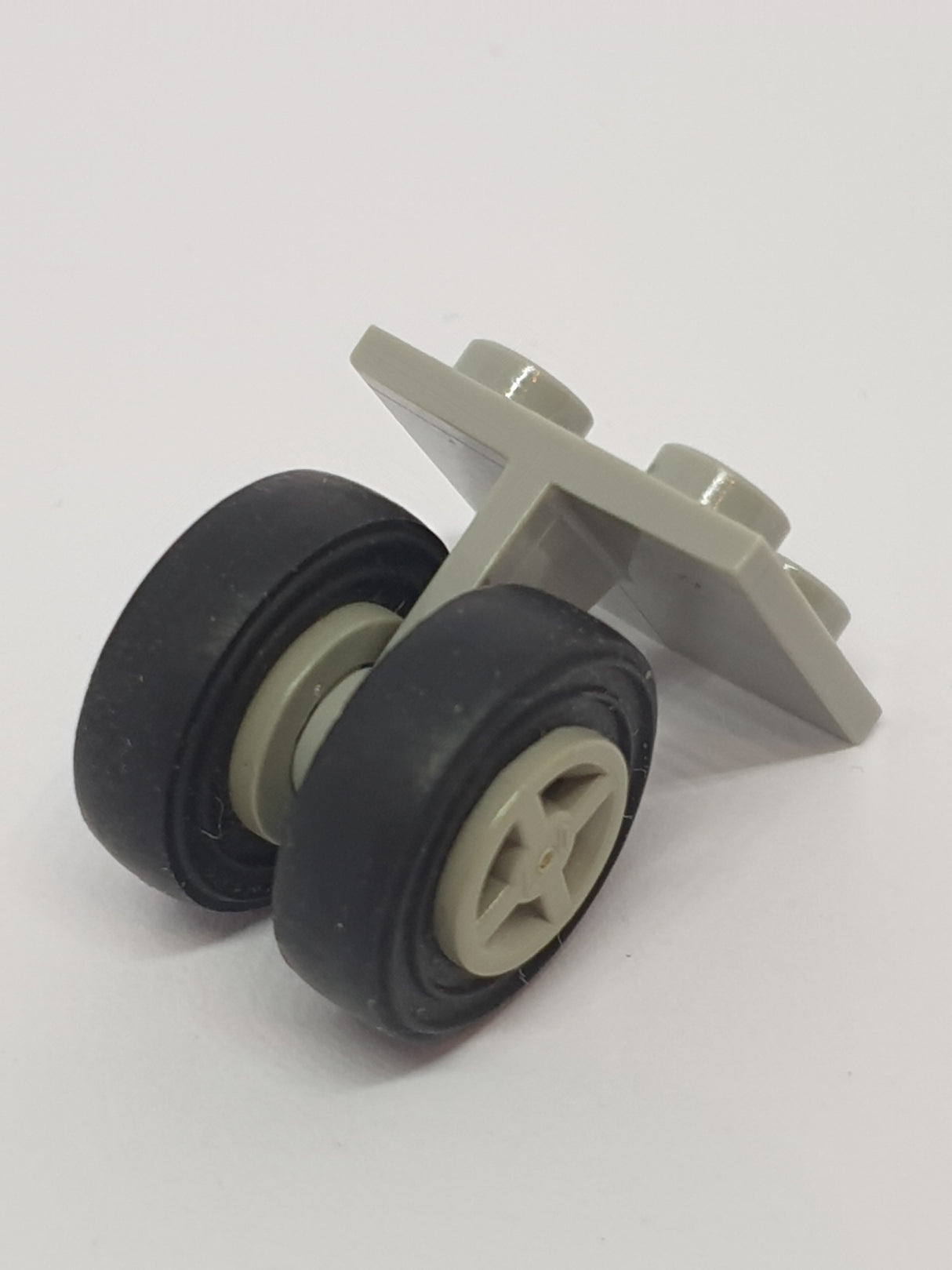 2x2 Flugzeug Radachse mit Felgen althellgrau light gray, Reifen doppelt althellgrau light gray