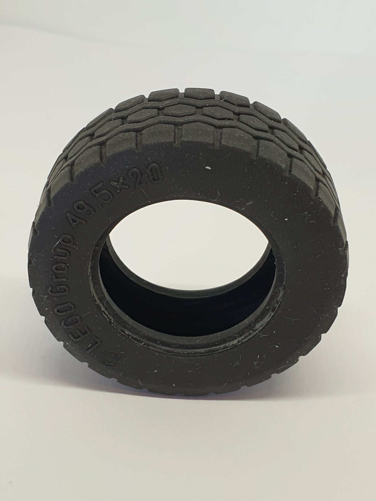 94.3x38 R Reifen schwarz black