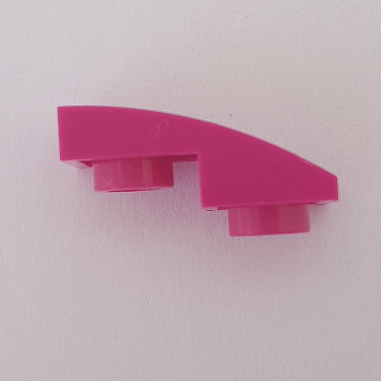 1x2 Halbbogenstein invertiert mit Noppen magenta