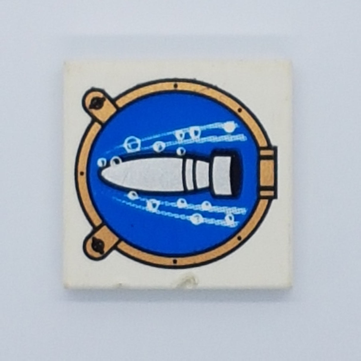 2x2 Fliese bedruckt with Groove with Torpedo and Bubbles in Porthole Pattern weiß white