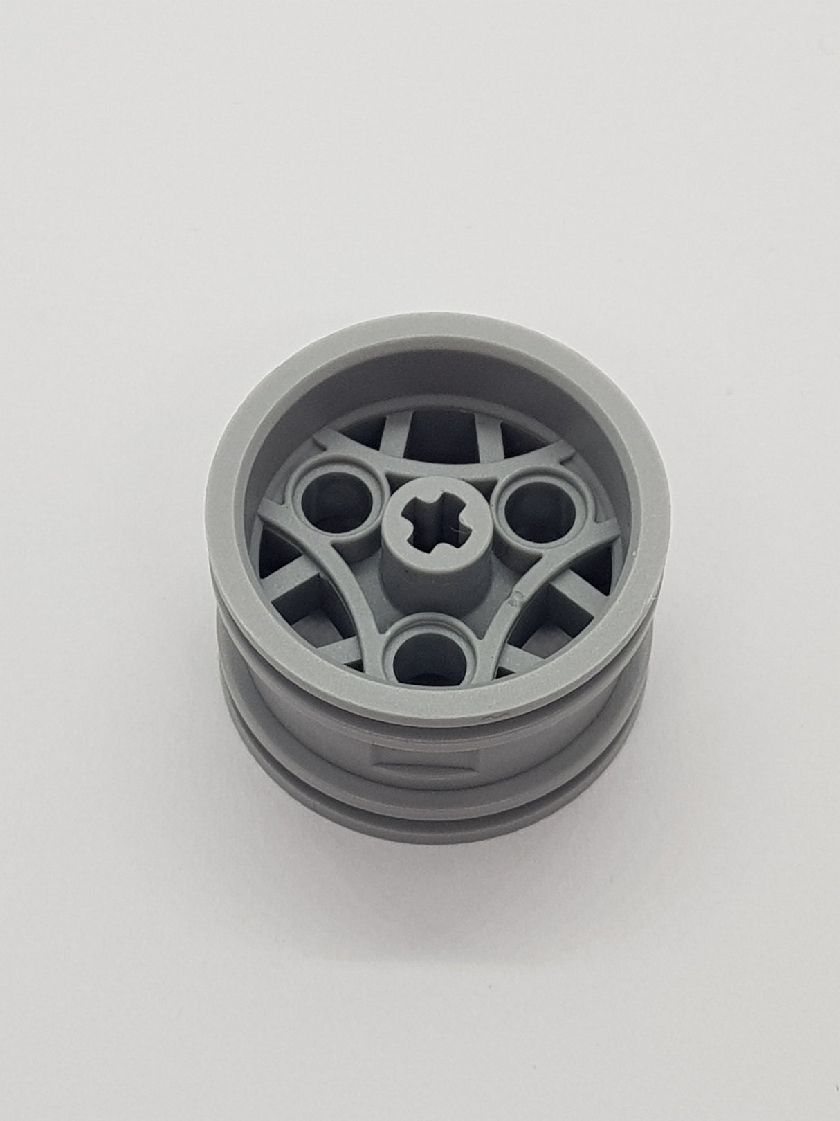 Felge 30,4x20mm mit 3 Pinlöchern und Achsloch neuhellgrau Light Bluish Gray