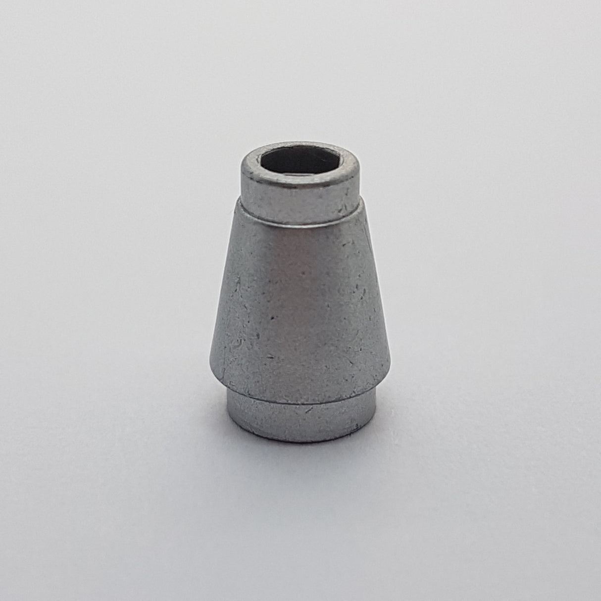 1x1 Kegel mit Rand/Nut metallic silber
