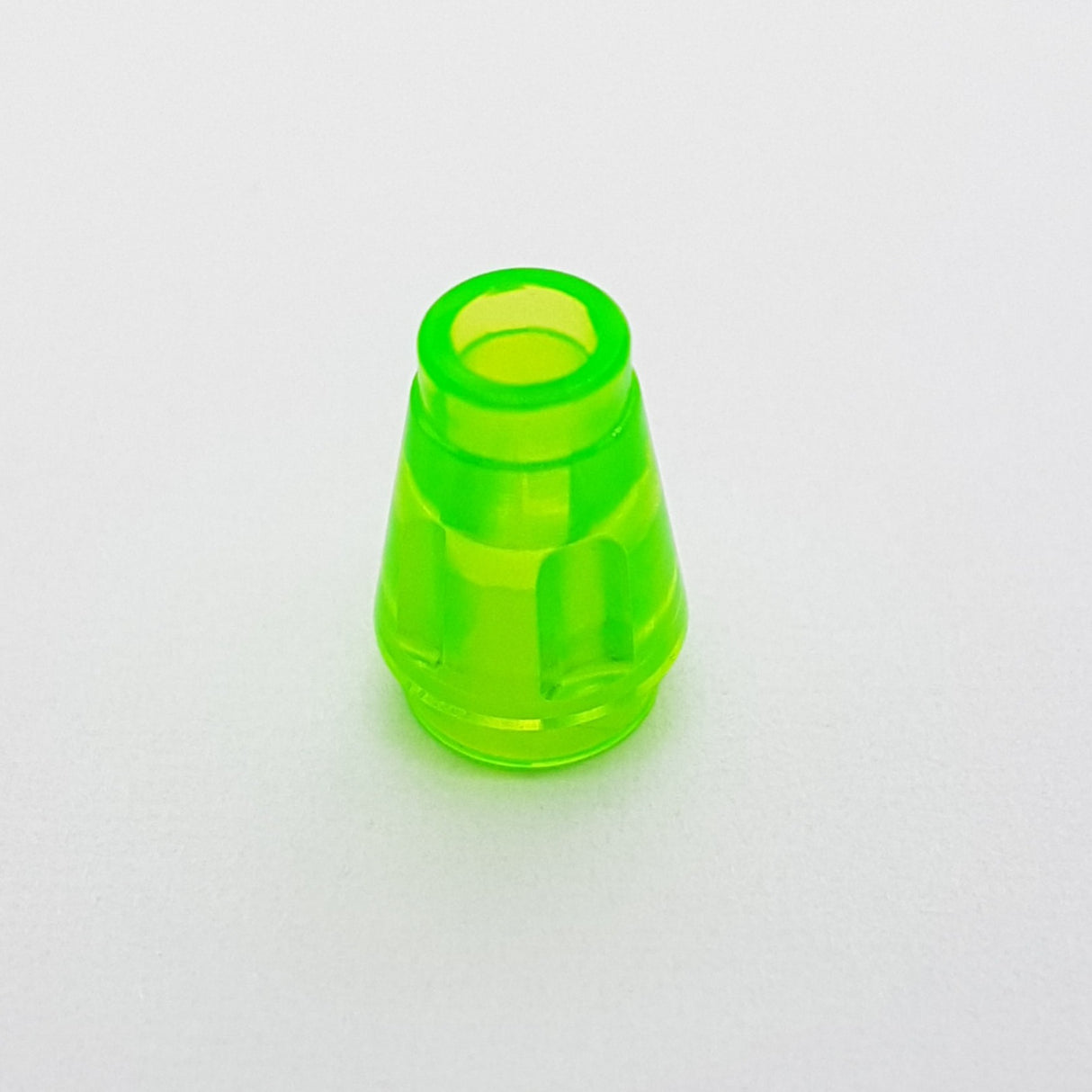 1x1 Kegel mit Rand/Nut transparent mediumgrün trans bright green
