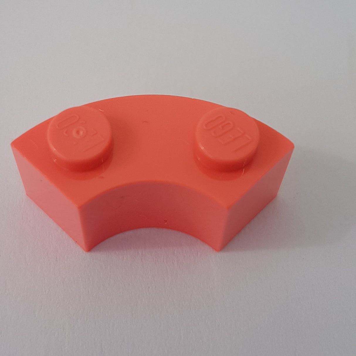 2x2 Rundstein Macaroni 1/4 Kreis mit Noppenkerbe und Verstärkung coral