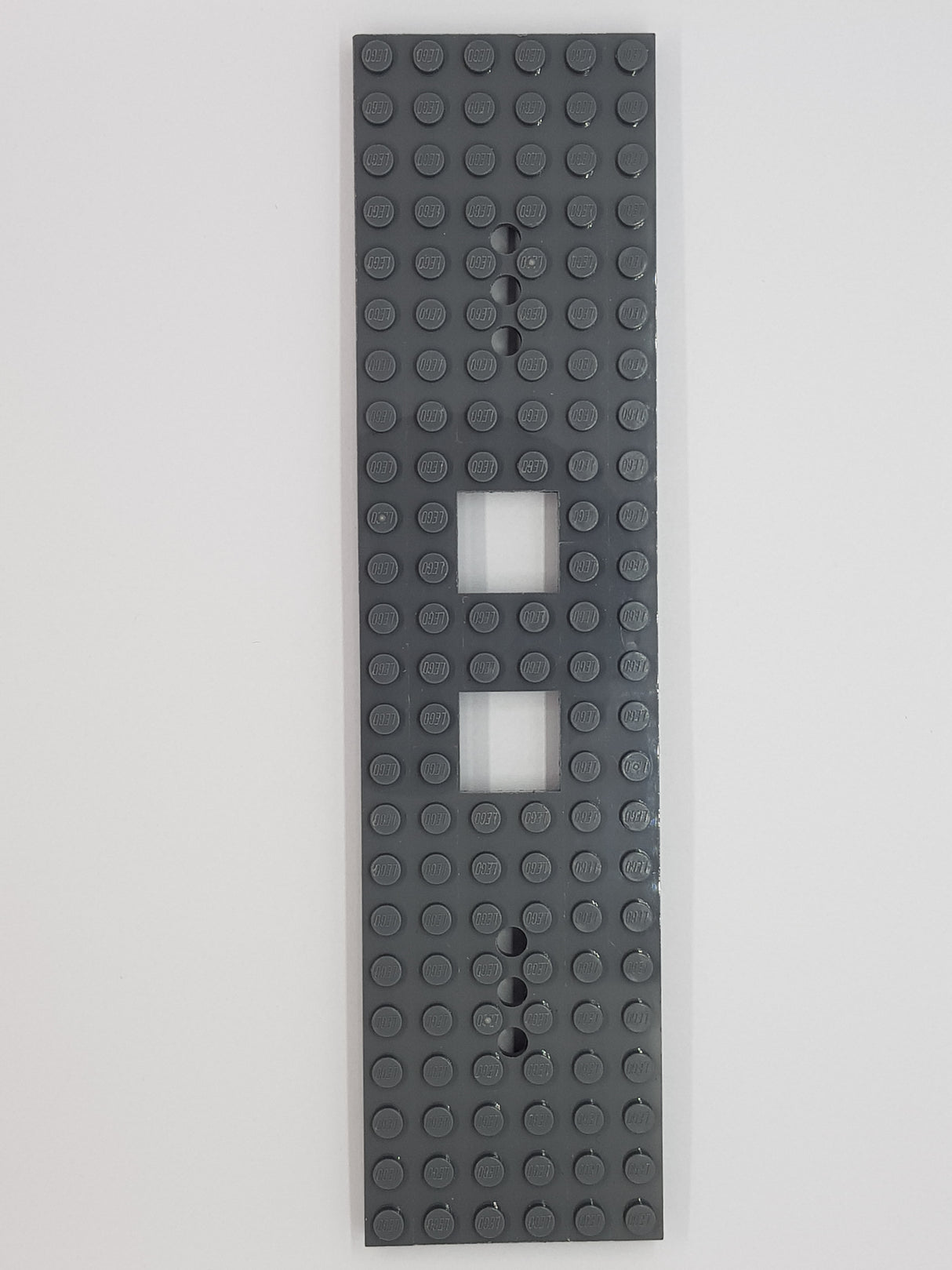 6x24 Zugbasis mit 2x quadartischem Ausschnitt Ausschnitt und 3 Löchern neudunkelgrau Dark Bluish Gray