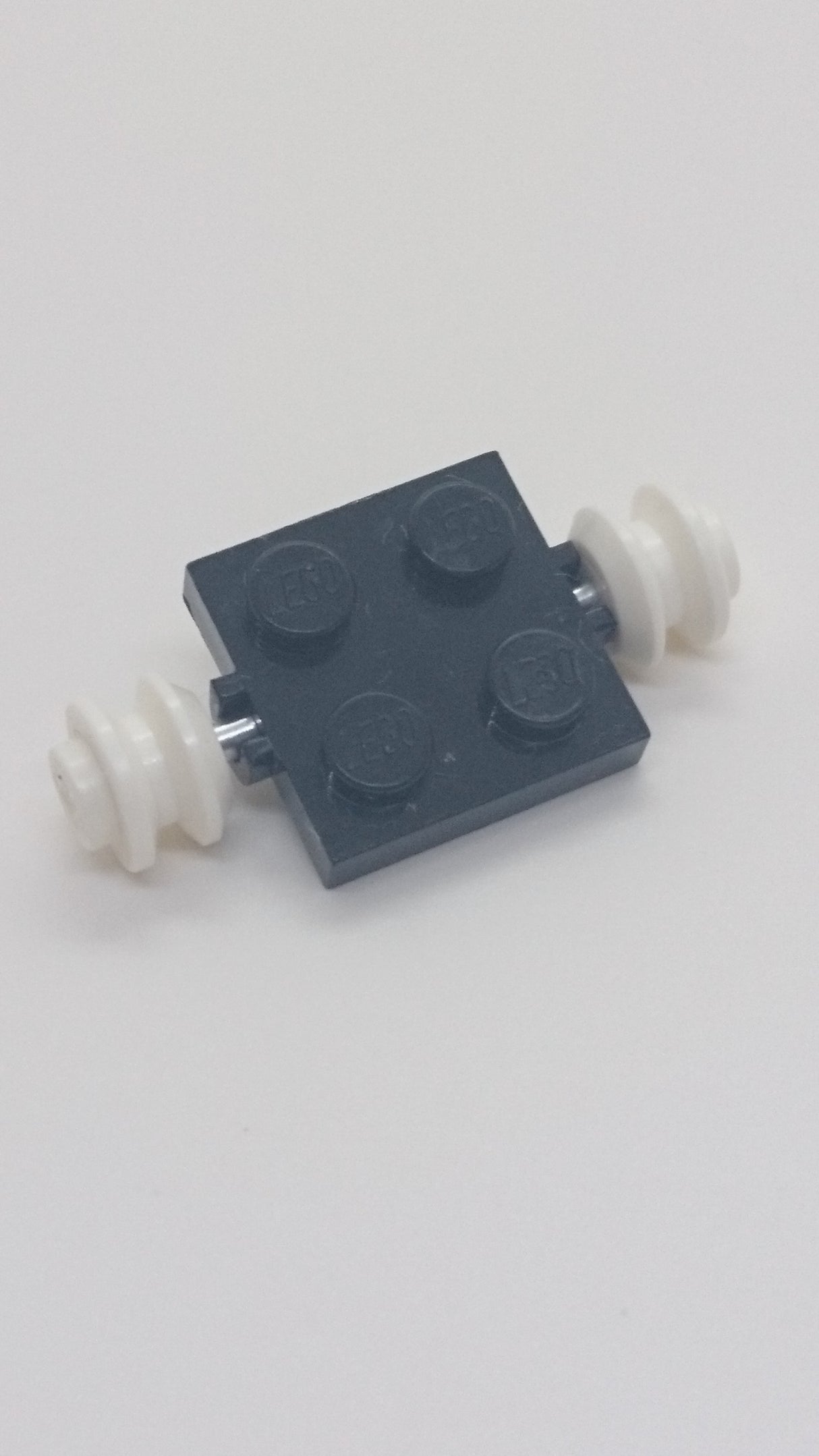 2x2 modifizierte Platte mit Felgen weiß