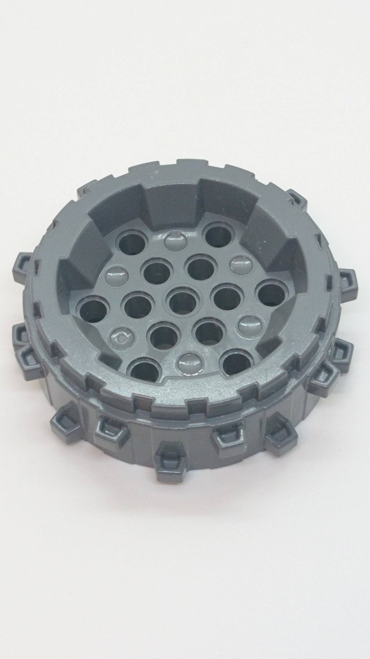 Rad aus Hartplastik 8x8 mit 13 Pin-Löchern neudunkelgrau