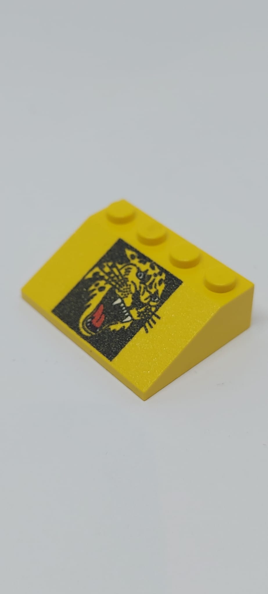 3x4 Dachstein 25° bedruckt with Roaring Cheetah Head Pattern gelb