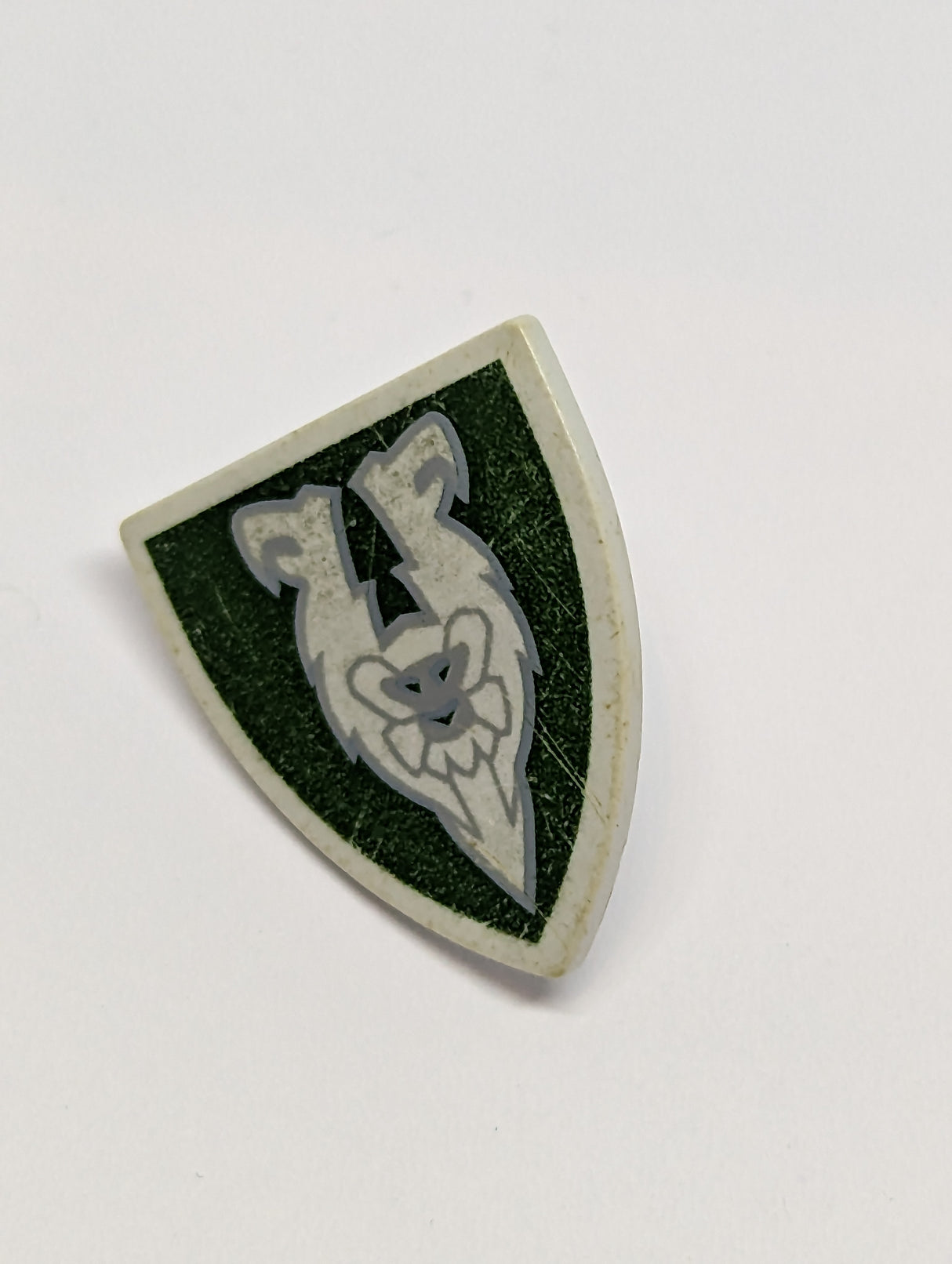 Schild bedruckt Triangular with Dark Green and Gold Rascus Monkey Pattern weiß white