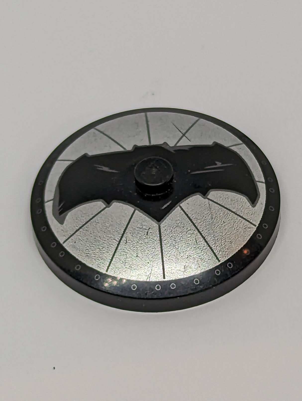 4x4 Satschüssel Ø32x6,4 bedruckt with Solid Stud with Black Bat on Silver Background Batman Logo (Bat Signal) Pattern schwarz black