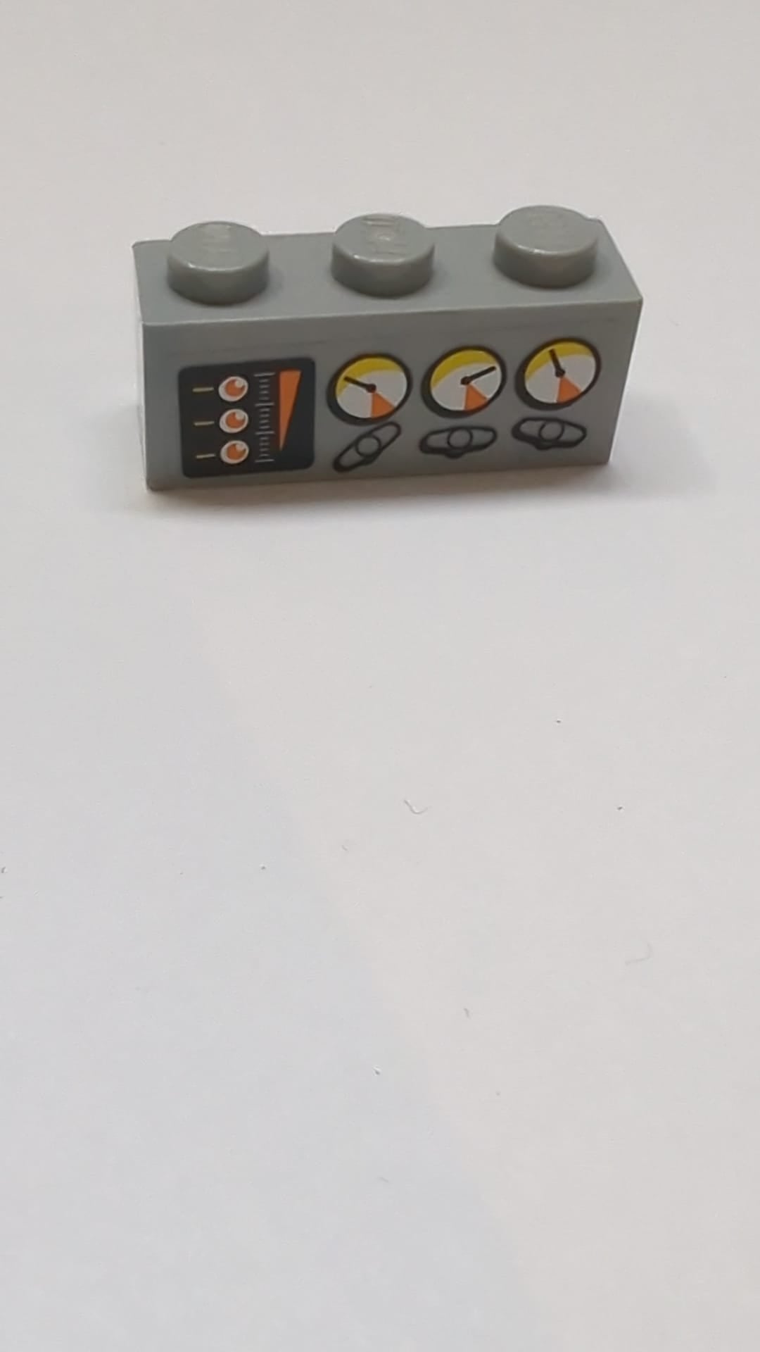 1x3 Stein mit Manometer- und Ventilmuster (Aufkleber) - Set 60002 neuhellgrau