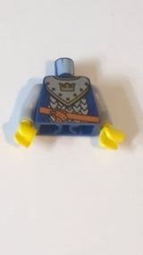 Oberkörper, Schuppenpanzer aus der Fantasy-Ära, Muster mit Krone auf dem Kragen / Hellblaugraue Arme / Gelbe Hände dunkelnblau