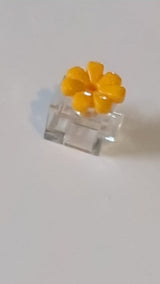 Blume mit Steg und kleinem Stiftloch hellorange
