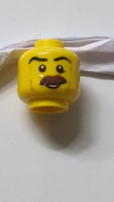 Minifigur, Kopf, brauner, buschiger Schnurrbart, schwarze Augenbrauen, Wangenfalten, Lächeln, weiße Pupillenmuster gelb
