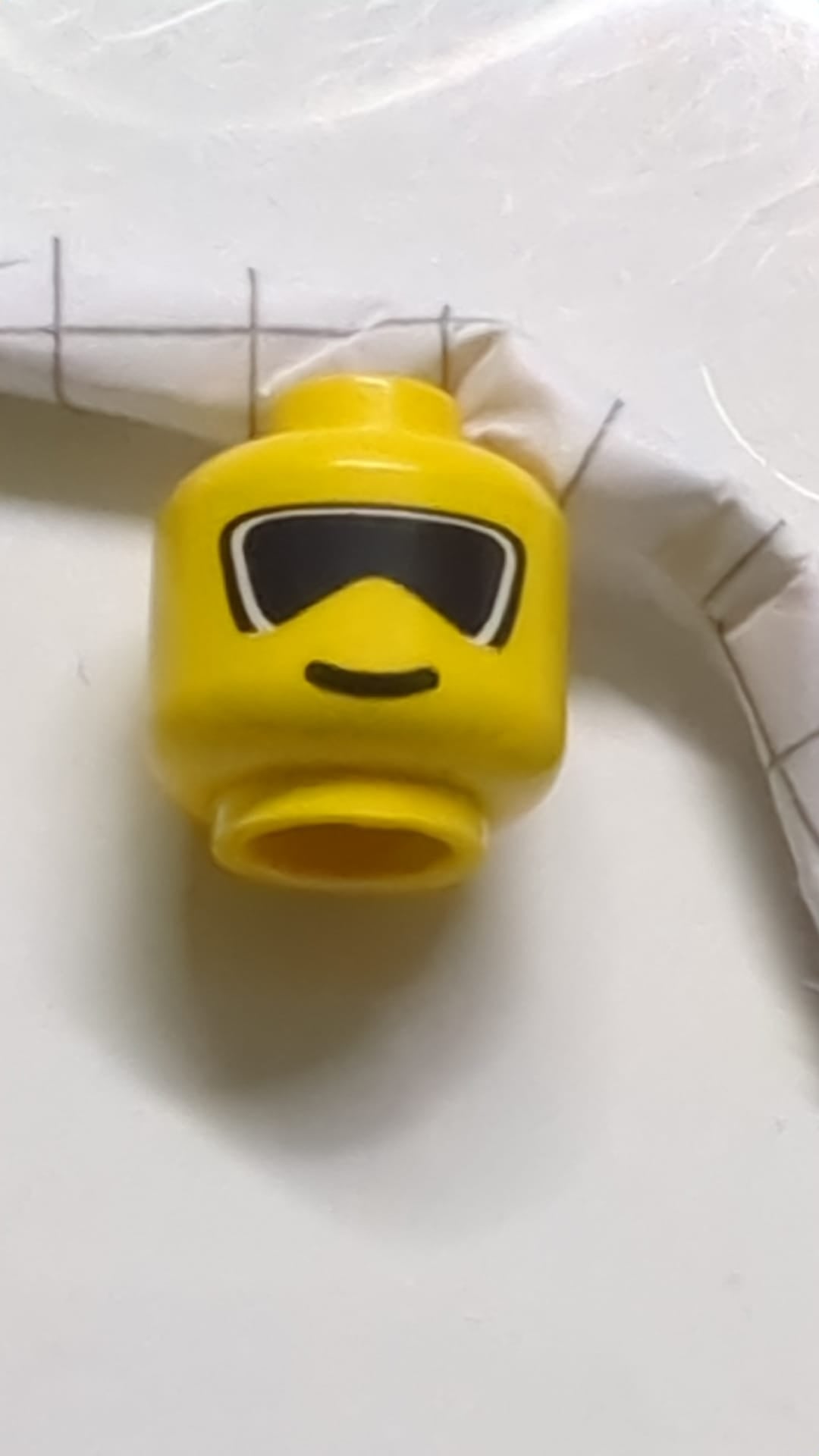 Minifigur, Kopfbrille mit dunklem Skibrillenmuster gelb