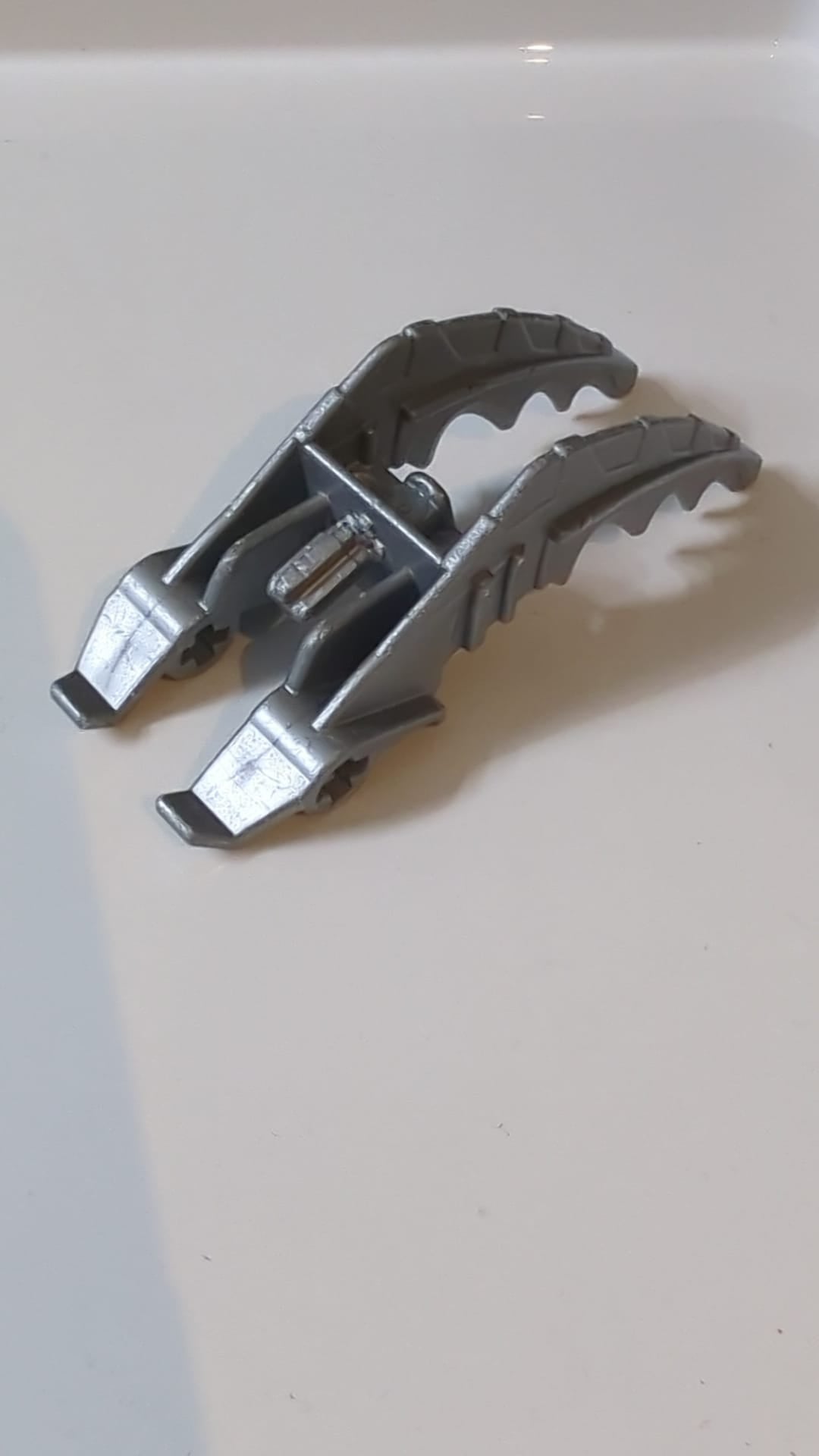 Bionicle-Fuß Mistika mit Klaue und Achse pearlsilber