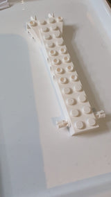 2x12 Modifizierter Stein mit 2 Seiten- und 2 Endstiften, Technic-Löchern und 4W-Ausbuchtung weiß