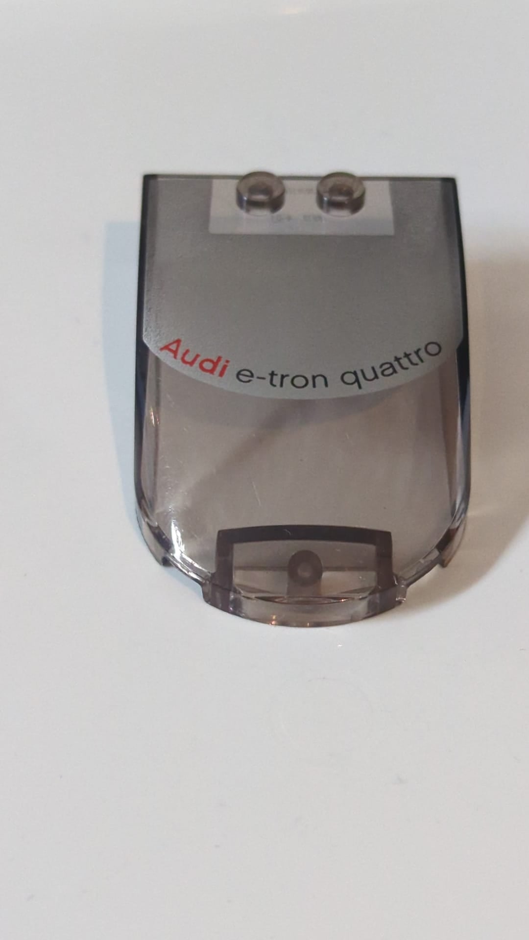 6x4x1 1/3 Windschutzscheibe (gerade Seitenwände) mit „Audi e-tron quattro“-Aufdruck und Dachmuster in Hellblaugrau transparent braun