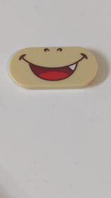 2x4 Fliese, rund (oval) mit schwarzen Nasenlöchern und dunkelrotem, offenem Mund (Lächeln) mit roter Zunge und weißem Zahnmuster (Super Mario Bowser Jr. – untere Gesichtshälfte) beige