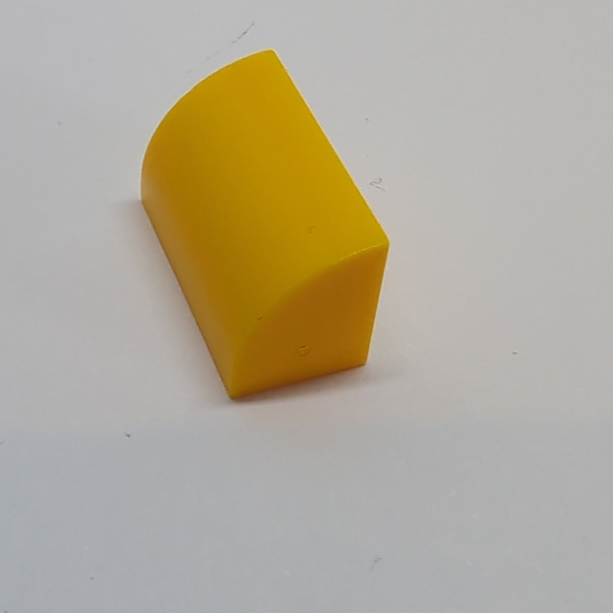 NEU modifizierter Stein, gebogen 1 x 2 x 1 hellorange