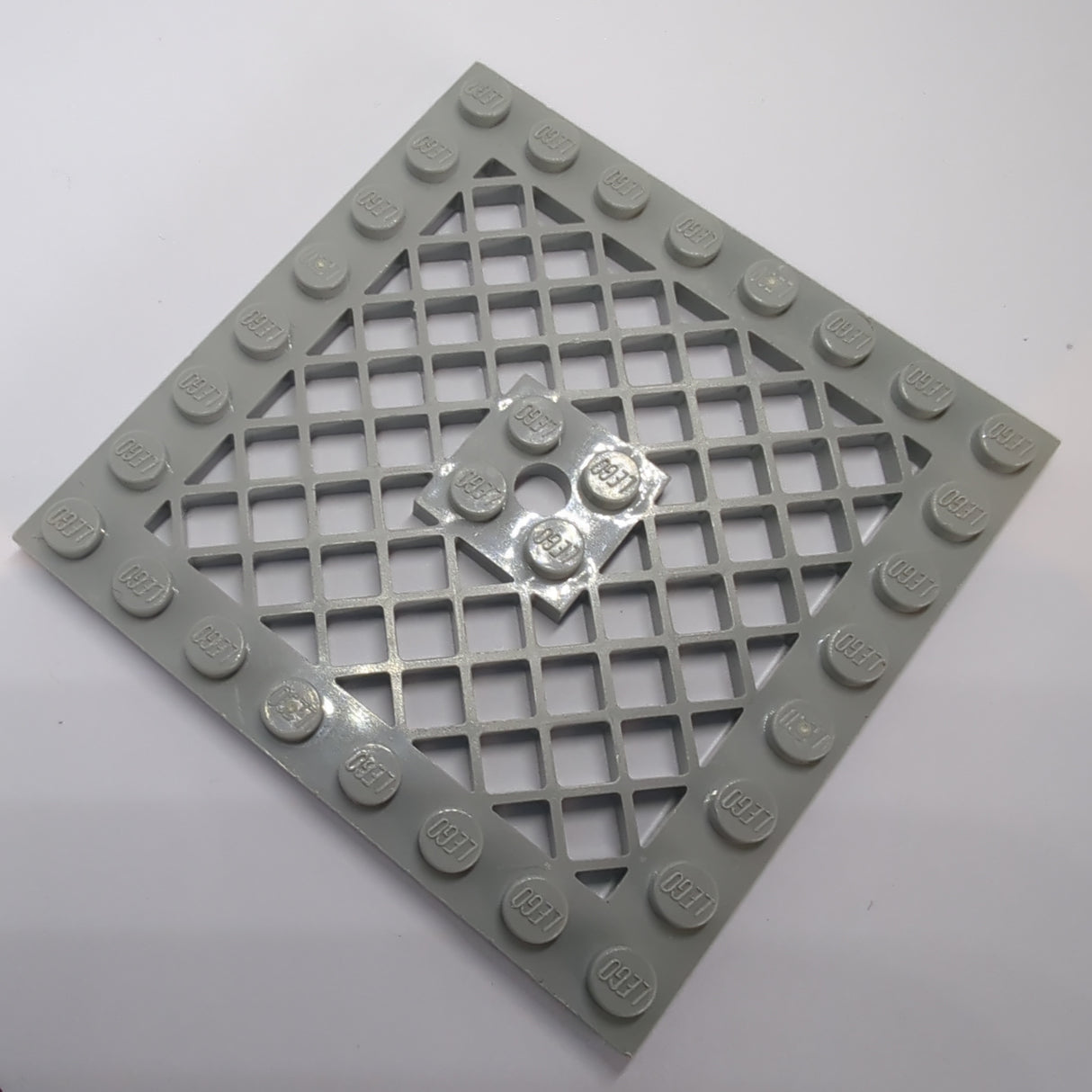 8x8 modifizierte Platte mit Gitter und Loch in Mitte neuhellgrau light bluish gray