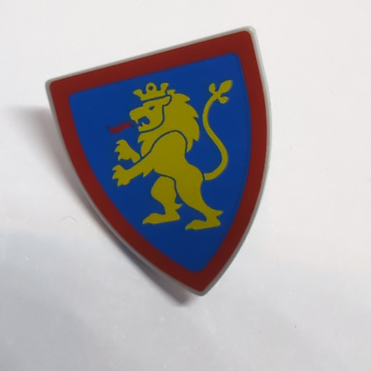 NEU Minifigure, Shield Triangular with Yellow Lion with Raised Foot on Blue and Red Background with Border Pattern neuhellgrau light bluish gray